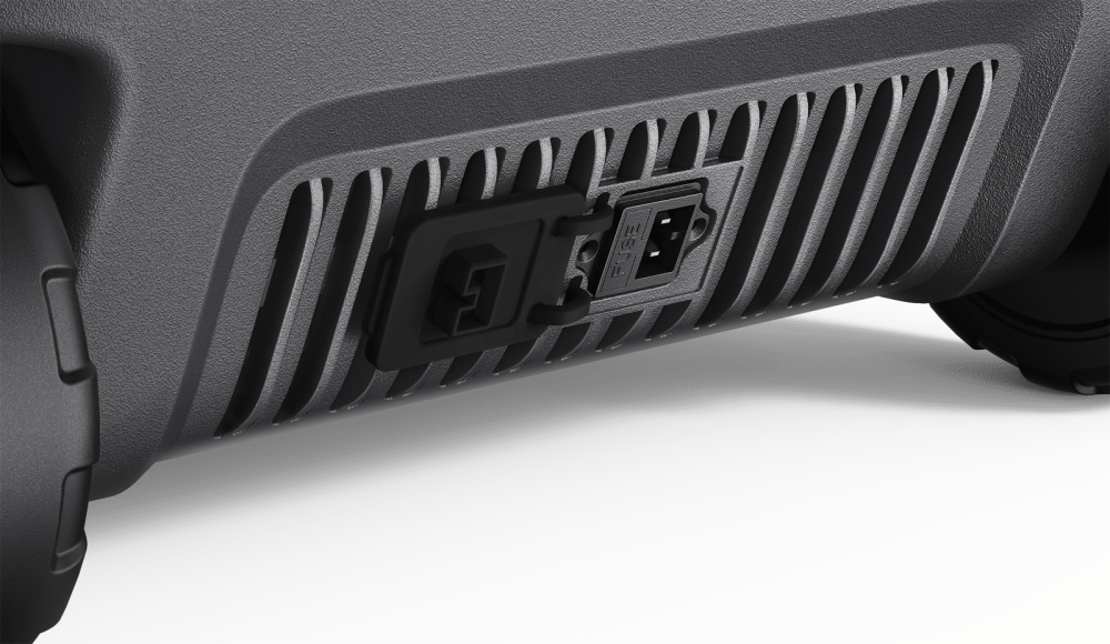 Anker EverFrost Akku-Kühlbox 50 Netzanschluss und Sicherung Detail