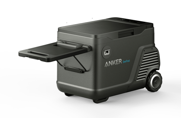 Anker EverFrost Akku-Kühlbox 40 mit ausgezogenem Tischchen