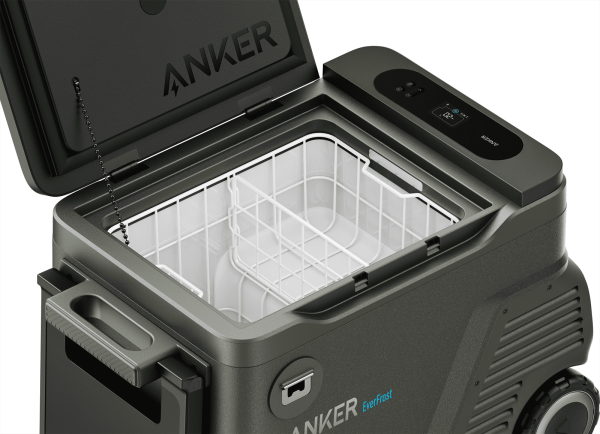 Anker EverFrost Akku-Kühlbox 40 Detailansicht geöffnet