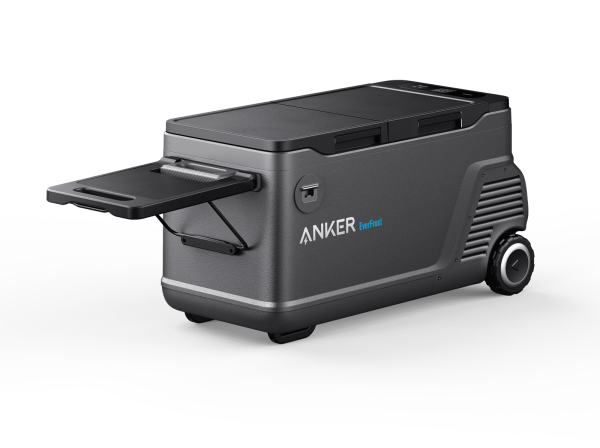 Anker EverFrost Akku-Kühlbox 50 mit ausgezogenem Tischchen